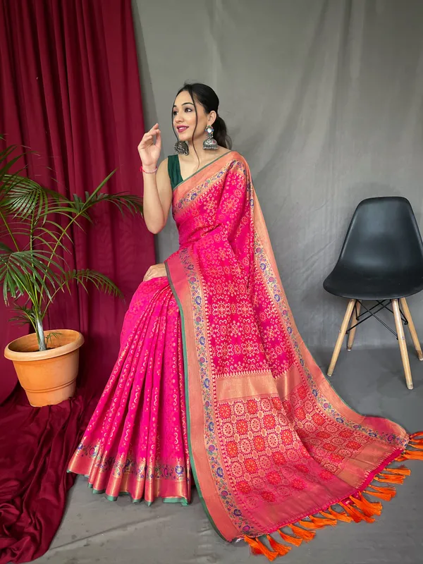 Pink_Pure_Bandhej_Patola_Silk_Sarees_with_Minakari_Work_With_Blouse_Piece_Attached